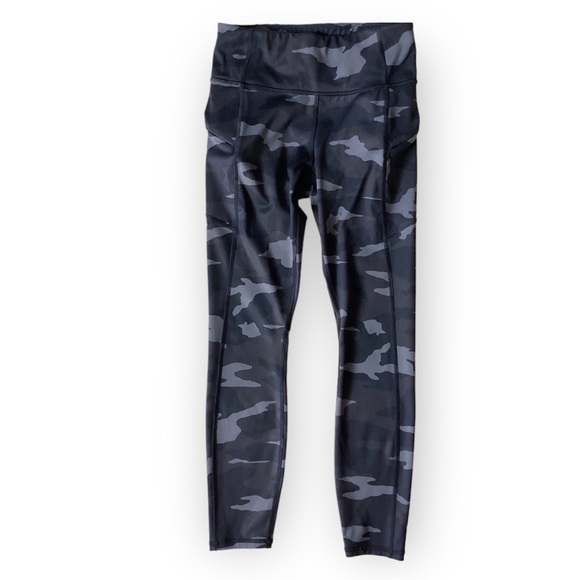 Athleta Camo Contender 7/8 Tight Woman’s Size XS Black & Grey Zip Pockets - Picture 2 of 14